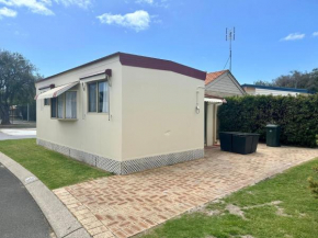Family Getaway Cabin 50, Broadwater